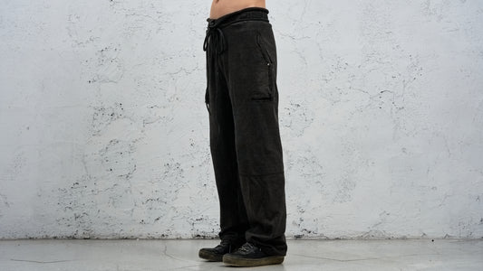 <span>27.1</span><span>"DISPLACEMENT"</span>SWEAT PANTS LOOSE<br>UNBALANCED COTTON JERSEY<br>CARBON