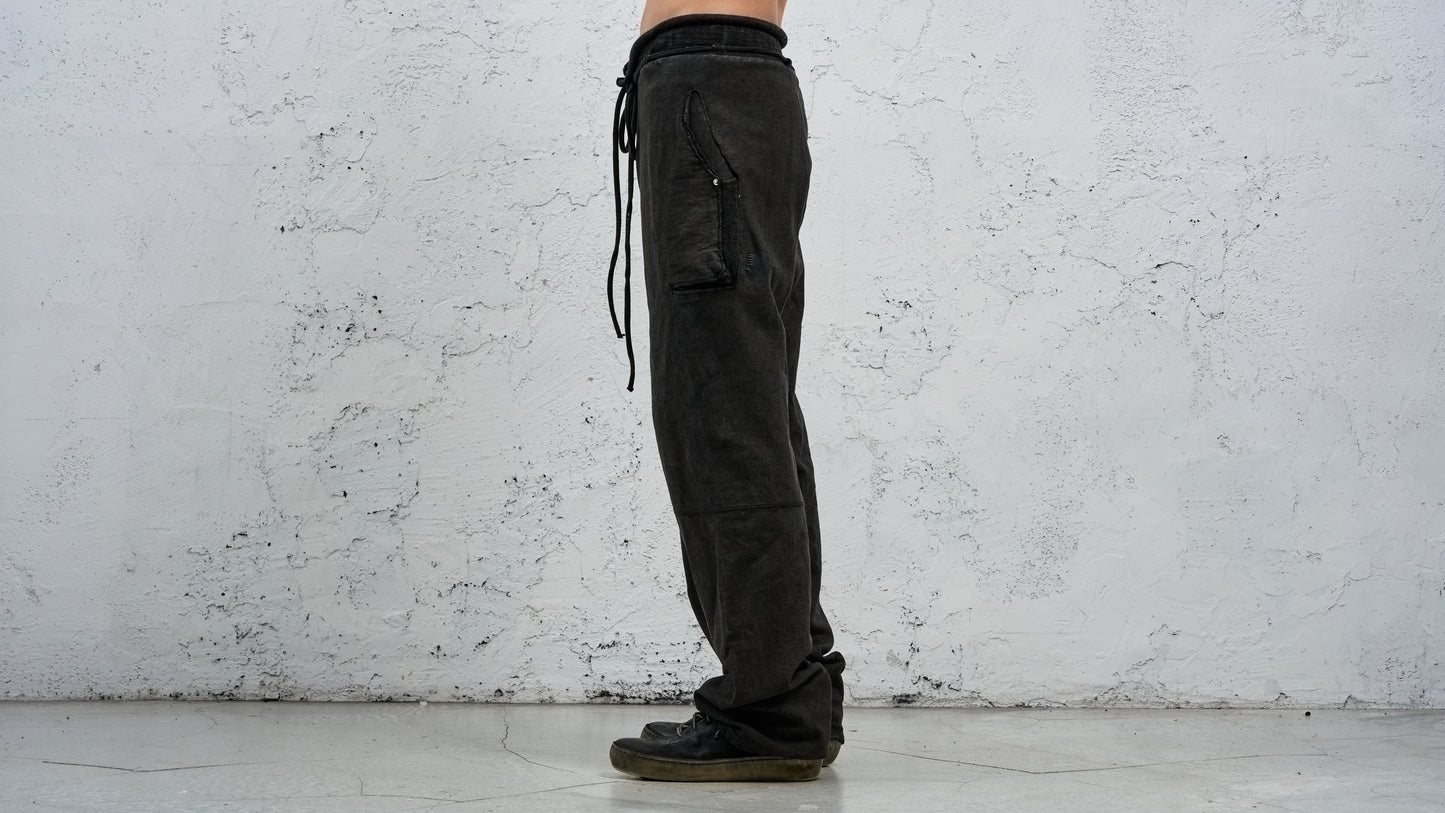 <span>27.1</span><span>"DISPLACEMENT"</span>SWEAT PANTS LOOSE<br>UNBALANCED COTTON JERSEY<br>CARBON