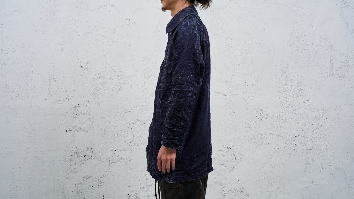 <span>27.1</span><span>"DISPLACEMENT"</span>ARMHOLELESS  COAT <br>PRINTED LINEN MEDIUM<br>INDIGO