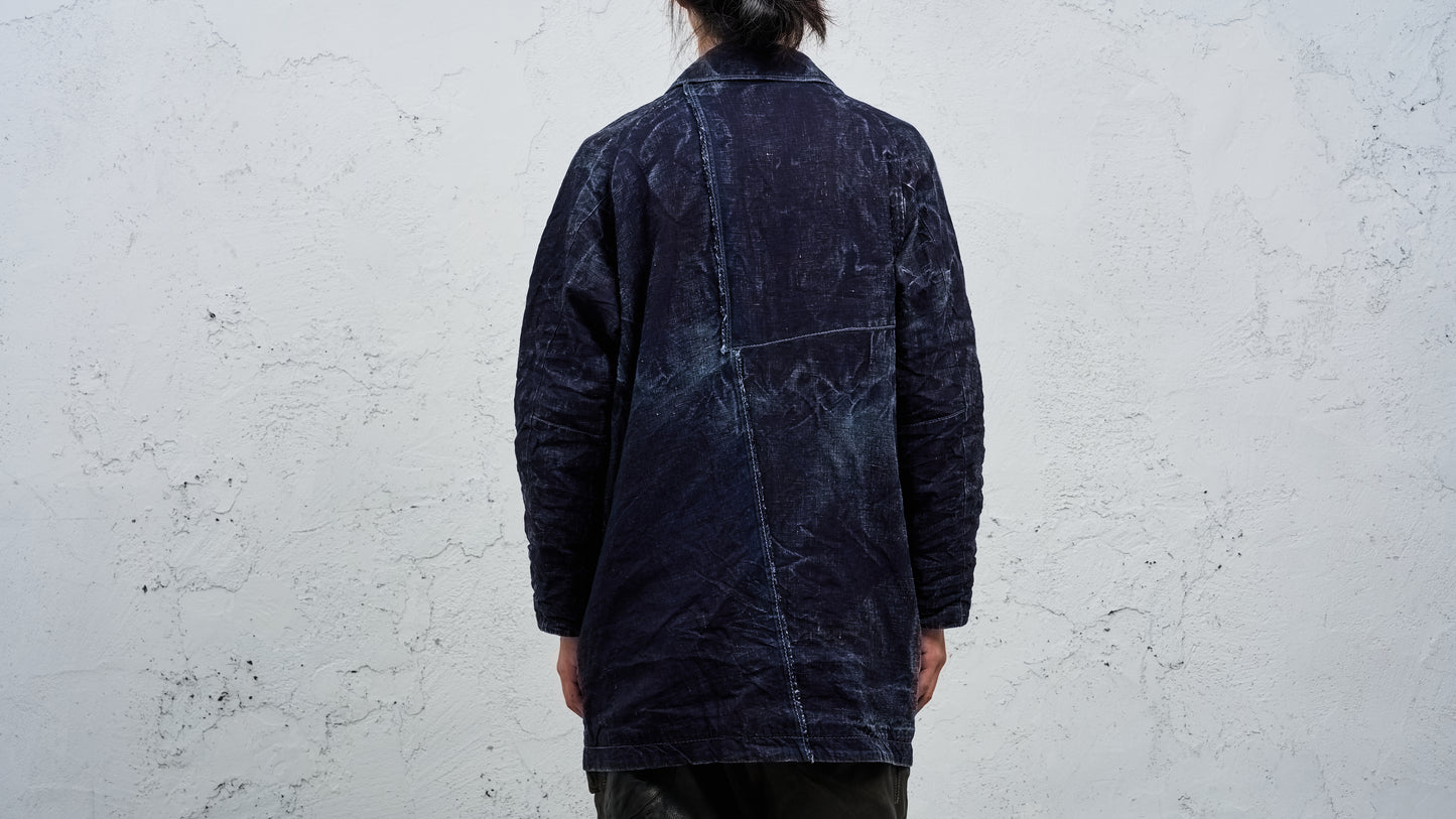 <span>27.1</span><span>"DISPLACEMENT"</span>ARMHOLELESS  COAT <br>PRINTED LINEN MEDIUM<br>INDIGO