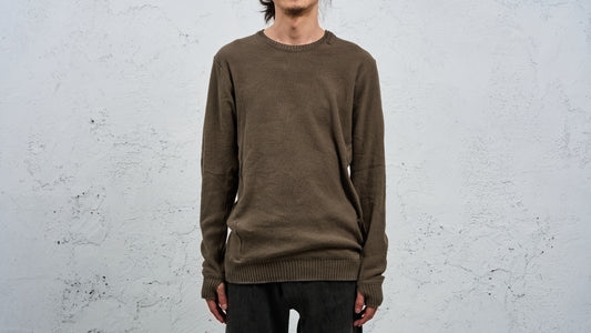 <span>27.1</span><span>"DISPLACEMENT"</span>CREWNECK SWEATER <br>COTTON PIQUE<br>OLIVE