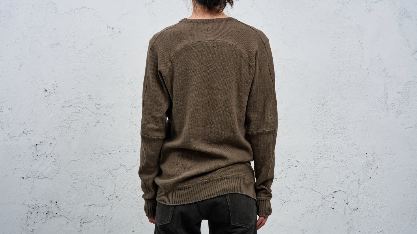 <span>27.1</span><span>"DISPLACEMENT"</span>CREWNECK SWEATER <br>COTTON PIQUE<br>OLIVE