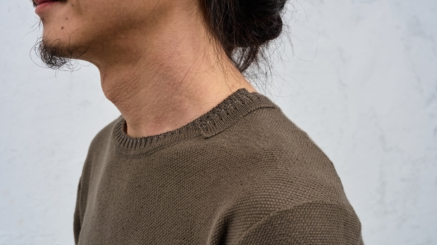 <span>27.1</span><span>"DISPLACEMENT"</span>CREWNECK SWEATER <br>COTTON PIQUE<br>OLIVE