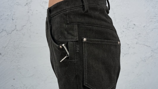 <span>27.1</span><span>"DISPLACEMENT"</span>JEANS<br>HEAVY JERSEY MEDIUM<br>CARBON