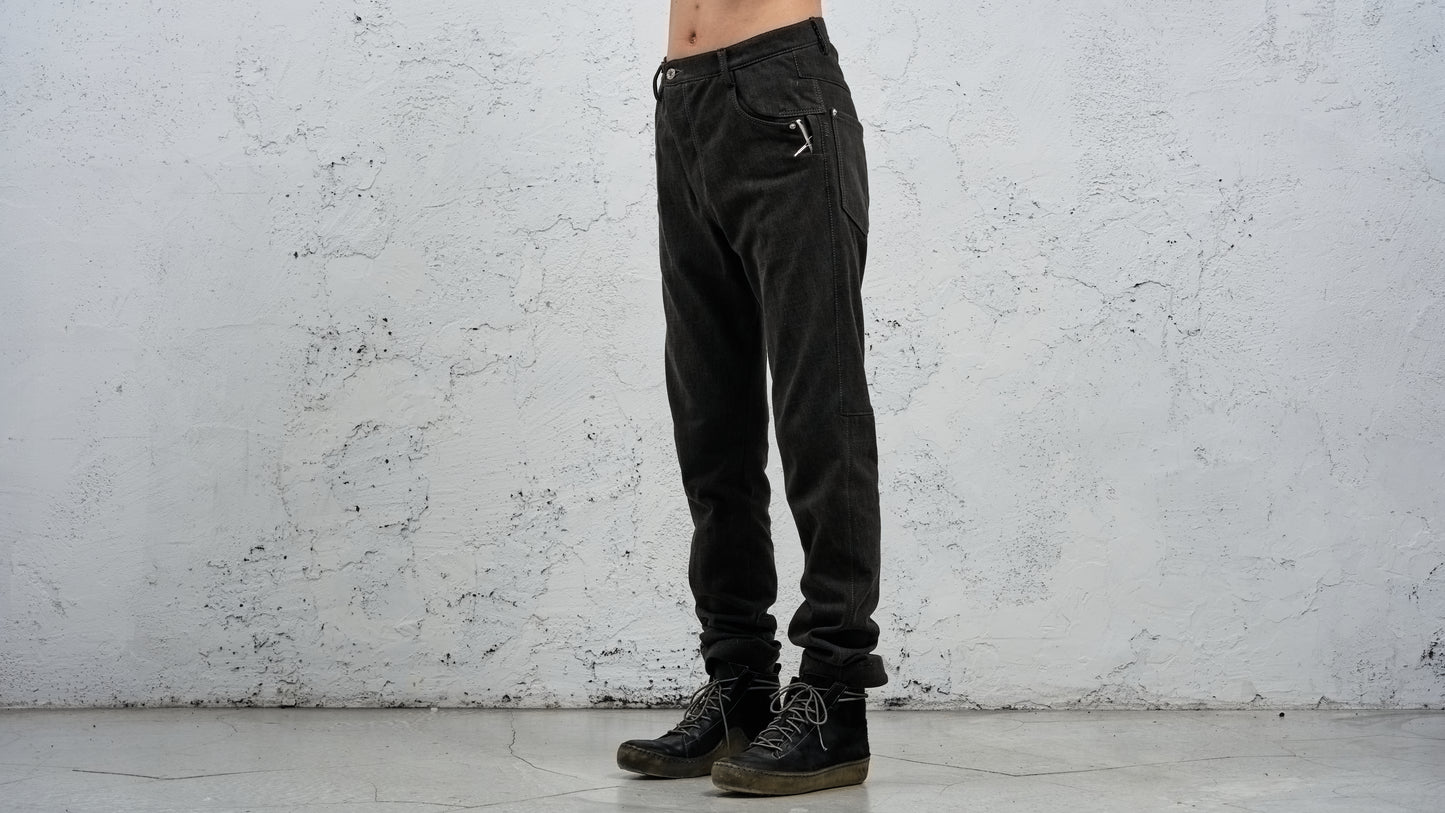 <span>27.1</span><span>"DISPLACEMENT"</span>JEANS<br>HEAVY JERSEY MEDIUM<br>CARBON