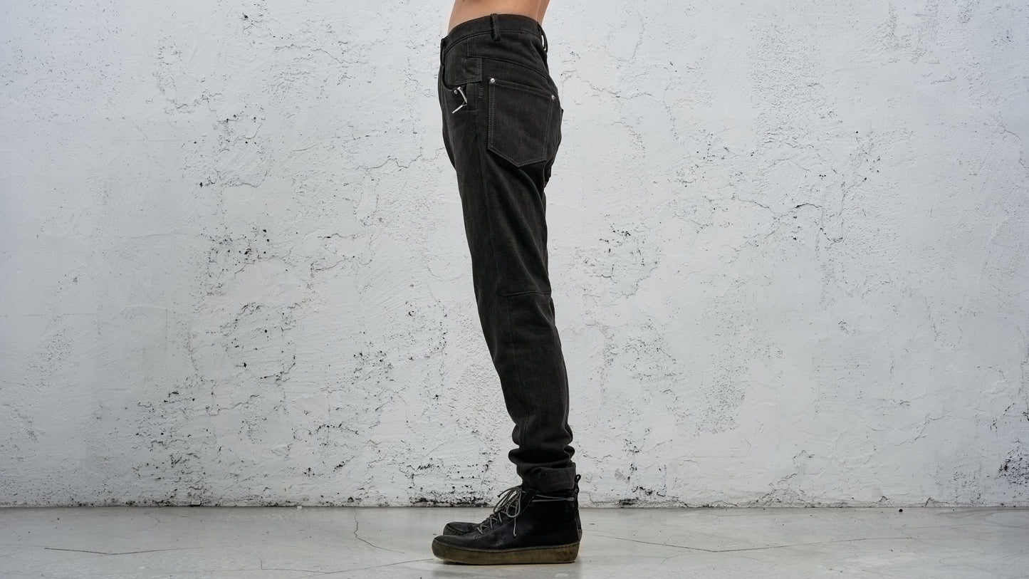 <span>27.1</span><span>"DISPLACEMENT"</span>JEANS<br>HEAVY JERSEY MEDIUM<br>CARBON