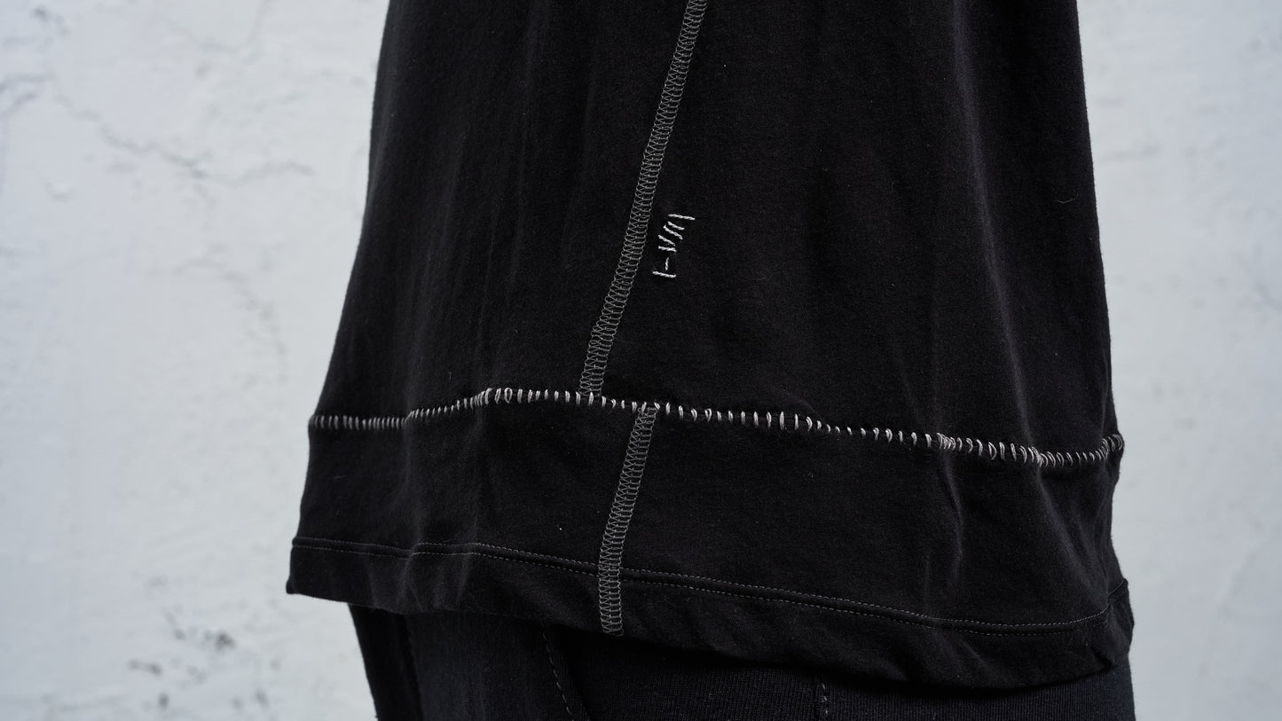 <span>27.1</span><span>"DISPLACEMENT"</span>T-SHIRTS L/S <br>DRY COTTON JERSEY 60/1<br>BLACK