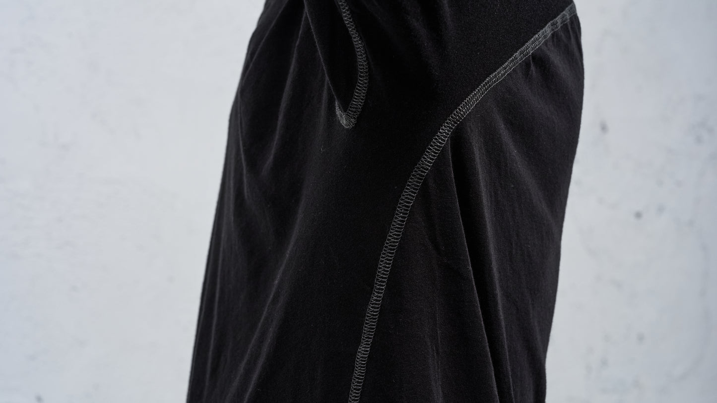 <span>27.1</span><span>"DISPLACEMENT"</span>T-SHIRTS L/S <br>DRY COTTON JERSEY 60/1<br>BLACK