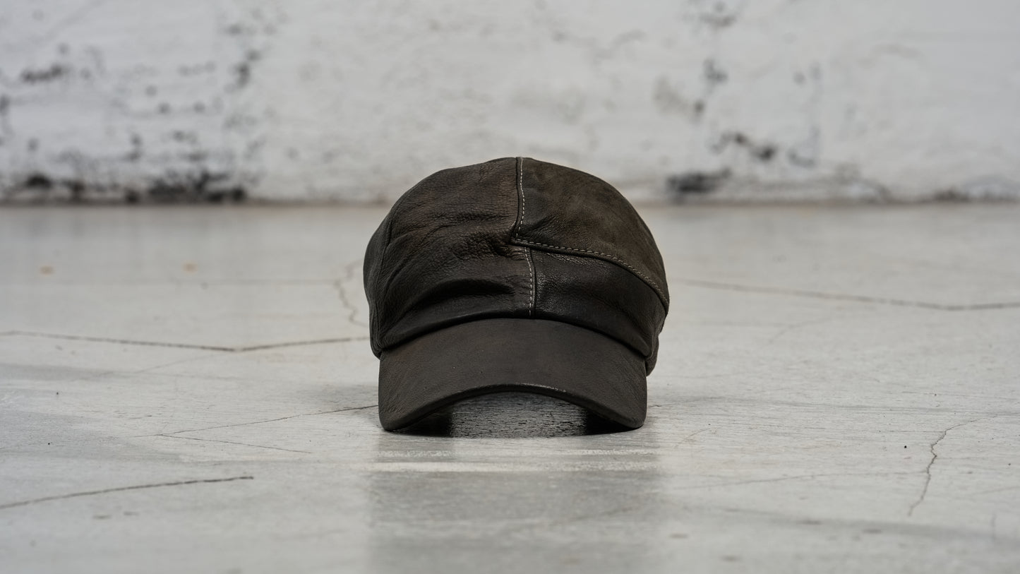 <span>27.1</span><span>"DISPLACEMENT"</span>BASEBALL CAP<br>DEER FULL GRAIN 0.8<br>COL.26