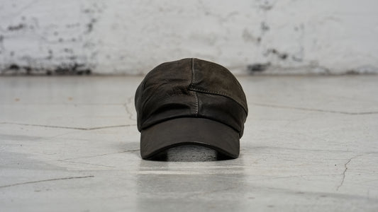 <span>27.1</span><span>"DISPLACEMENT"</span>BASEBALL CAP<br>DEER FULL GRAIN 0.8<br>COL.26